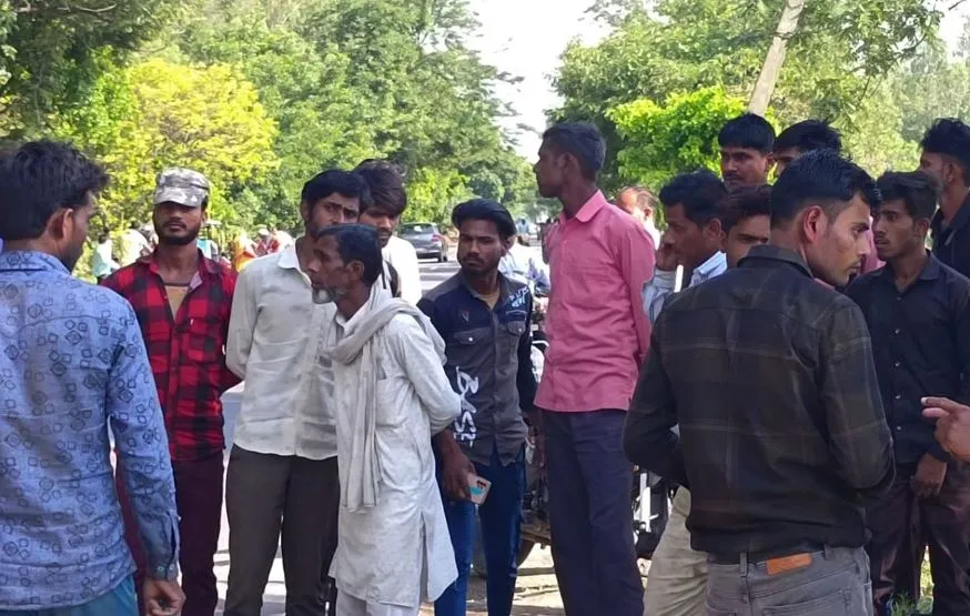 पीलीभीत: बस से बचाने के चक्कर में टकराई दो बाइक, एक की मौत