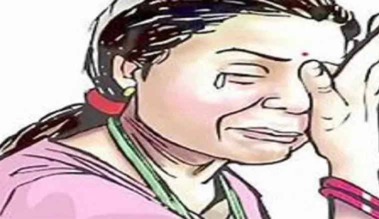 शाहजहांपुर: सिपाही ने पत्नी को कमरे में बंद करके वाइपर से की पिटाई, पीड़िता ने SSP से गुहार लगाई
