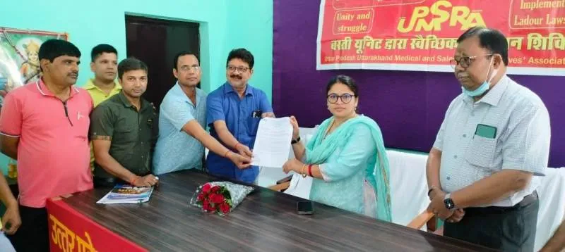 बस्ती : रक्तदान कर मनाया मजदूर दिवस