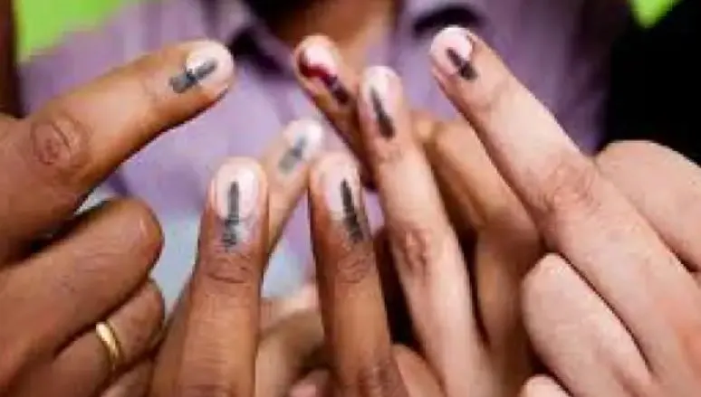 बरेली: धूप से तिलमिलाए न भूख-प्यास से, हर मतदाता में दिखी अपना मुखिया चुनने की ललक