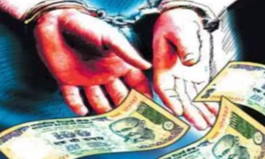 बरेली: 10 हजार रुपए की रिश्वत लेने के आरोप में रुहेलखंड डिपो का बाबू गिरफ्तार 