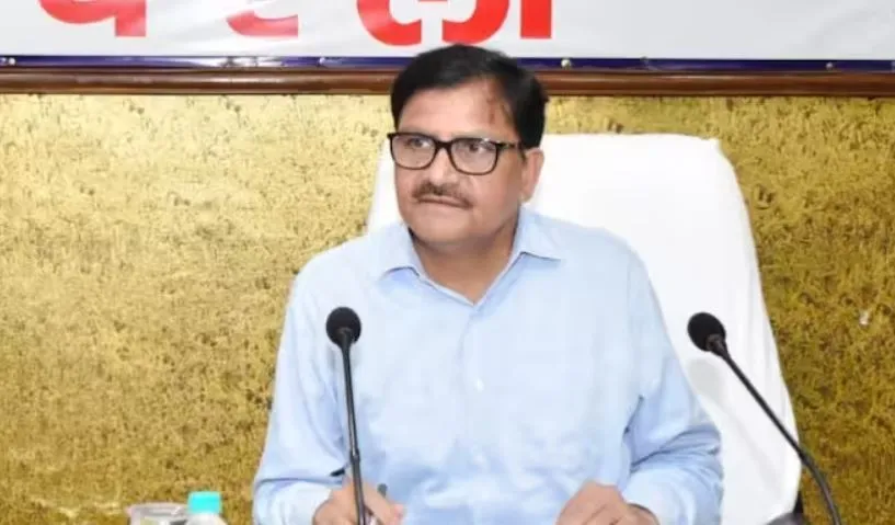 प्रतिबंधित प्लास्टिक के गोदामों को चिन्हित कर छापा मारकर कार्रवाई करें- DM