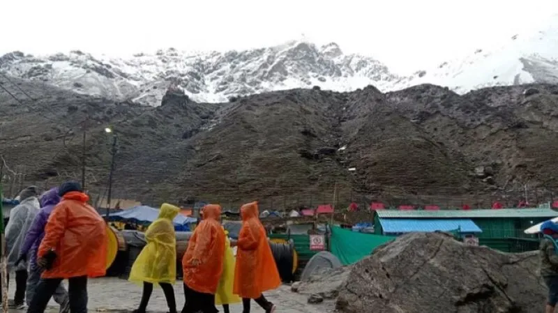 चमोली: मंदाकिनी नदी के पास फंसे युवक, एसडीआरएफ ने किया रेस्क्यू 