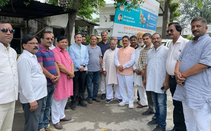 बरेली: समलैंगिक विवाह के विरोध में उतरे संगठन, जिलाधिकारी को सौंपा ज्ञापन 