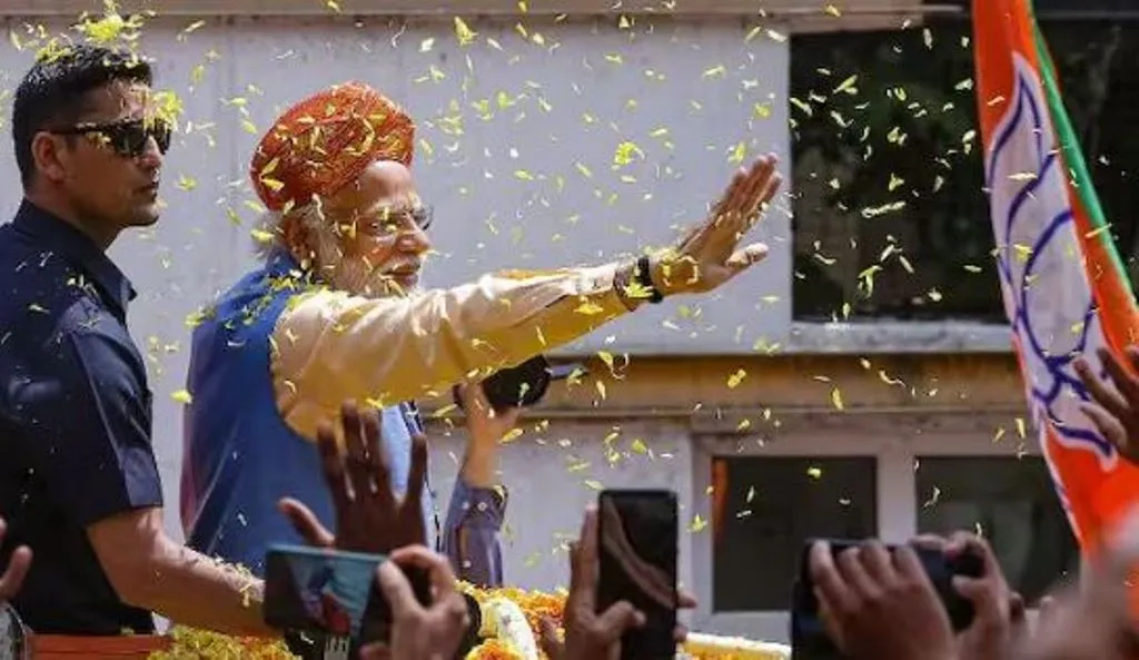 कर्नाटक विधानसभा चुनाव: पीएम मोदी ने बेंगलुरु में आठ किलोमीटर लंबा रोड शो किया शुरू 