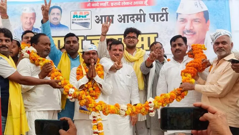 रुधौली की लड़ाई अब धन्ना सेठ और आम आदमी के बीच होगी : राज्यसभा सांसद संजय सिंह