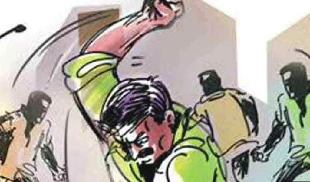बरेली: ओवरटेक को लेकर कार सवार बदमाशों ने बैंक कैशियर पर किया हमला, बाइक लूटकर हुए फरार