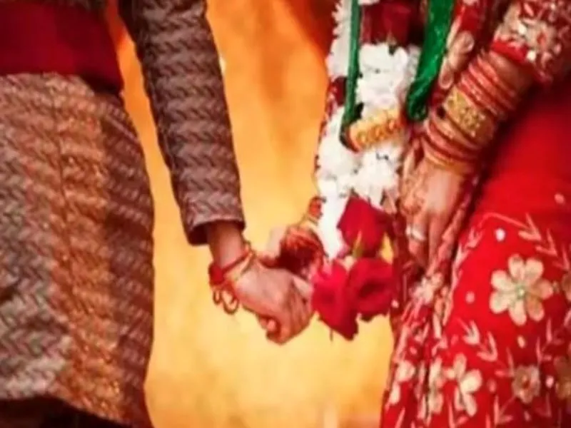अलीगढ़ : पहली पत्नी के रहते दूसरी शादी करने जा रहा पति, पीड़ित महिला ने की पुलिस से शिकायत
