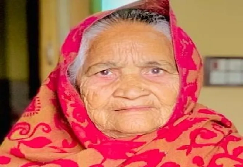 संभल : बदायूं में हुए सड़क हादसे में चन्दौसी की वृद्धा की मौत, बेटा घायल 