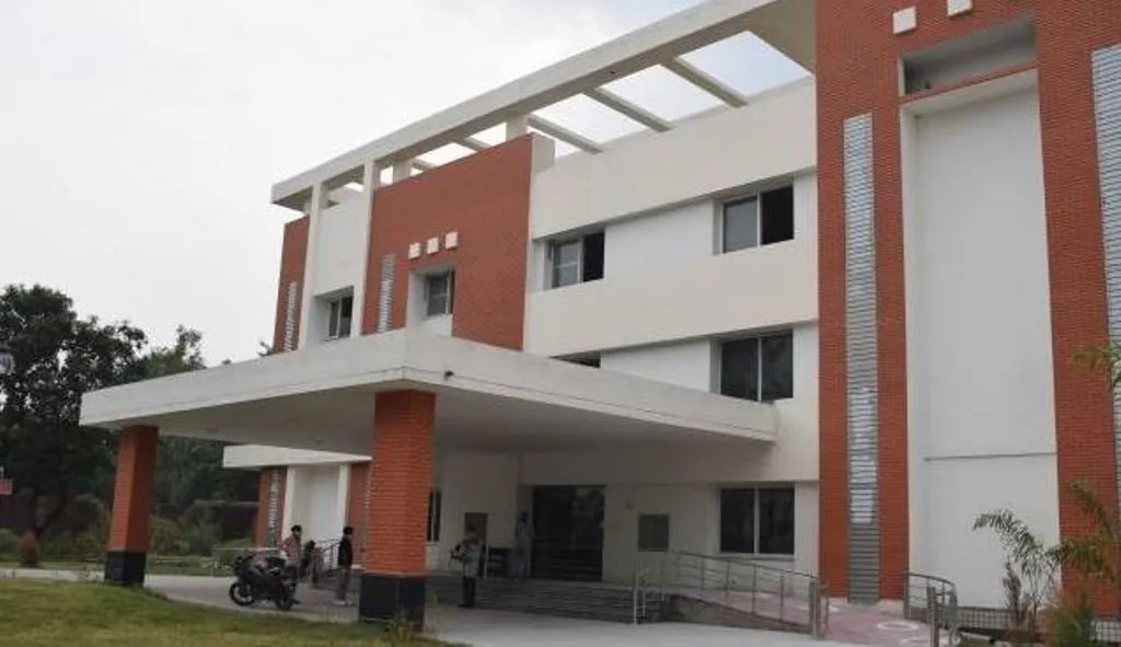 बरेली: सात दिन से आवासों की पानी सप्लाई बंद, कर्मचारी परेशान