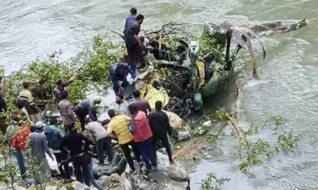 सेना का हेलीकॉप्टर किश्तवाड़ जिले में क्रैश, तीन लोग थे सवार