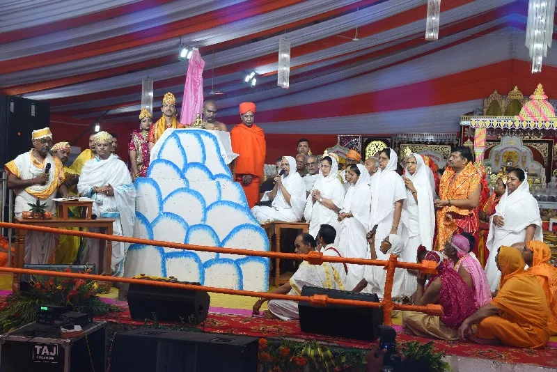 अयोध्या : भगवान के मस्तकाभिषेक के साथ महामहोत्सव का आगाज