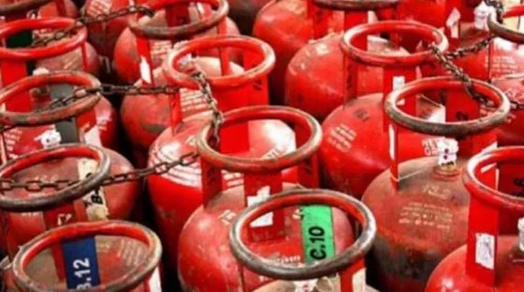 वाणिज्यिक एलपीजी की कीमत में 171.5 रुपये प्रति किग्रा की कटौती, जानें नए रेट