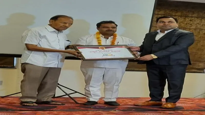 लखनऊ : फार्मेसिस्ट फेडरेशन के अध्यक्ष सुनील यादव उत्कृष्ट नागरिक सम्मान से सम्मानित 