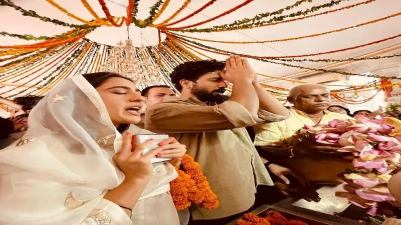 Zara Hatke Zara Bachke Movie : हनुमान जी की शरण में पहुंचे सारा अली खान और विक्की कौशल, दर्शन कर लिया अर्शीवाद