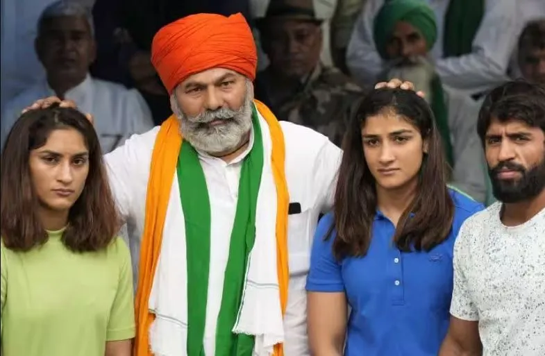 पहलवानों के समर्थन में बोले टिकैत, कहा- सरकार 15 दिन में करे समाधान...नहीं तो लंबा चलेगा आंदोलन