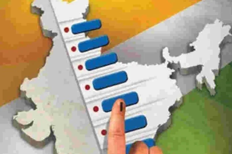 Bareilly: चौथे दिन पोस्टल बैलेट पेपर से 72 कार्मिकों ने किया मतदान