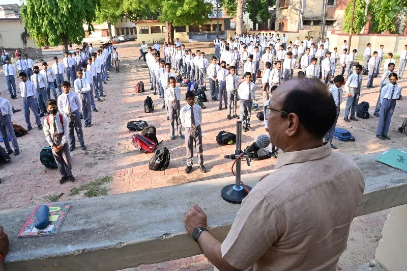 प्रयागराज : बोर्ड के सचिव ने की राजकीय इंटर कालेज से 'नए सत्र में नया सवेरा' कार्यक्रम की शुरुआत