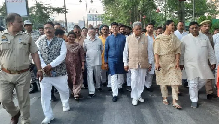 बरेली: नगर निगम ने RRR योजना का किया शुभारंभ, लोगों को रैली निकाल कर किया जागरूक