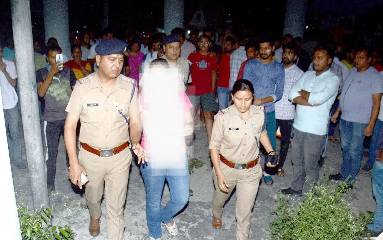 Haldwani News: बैंक से मिली धमकी, महिला आत्महत्या के लिए पानी की टंकी पर चढ़ी, आश्वासन मिलने पर नीचे उतरी महिला