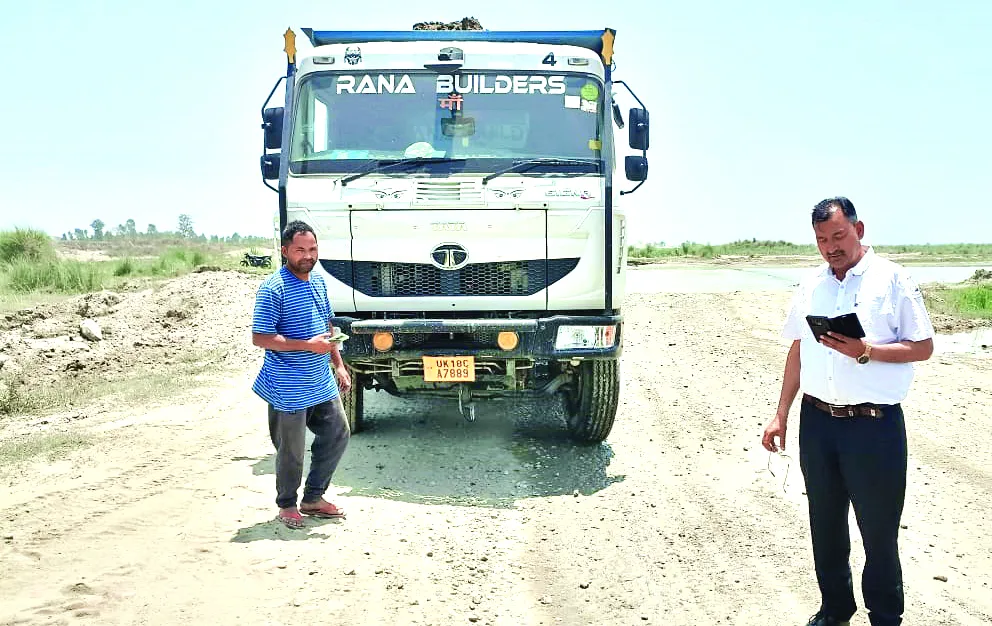 Kashipur News : अवैध खनन पर प्रशासन की बड़ी कार्रवाई, तीन डंपर सीज