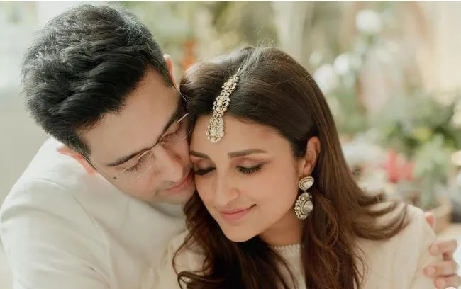 Parineeti Raghav Engagement: परिणीति चोपड़ा और AAP सांसद राघव चड्ढा की हुई सगाई, शेयर की फोटो