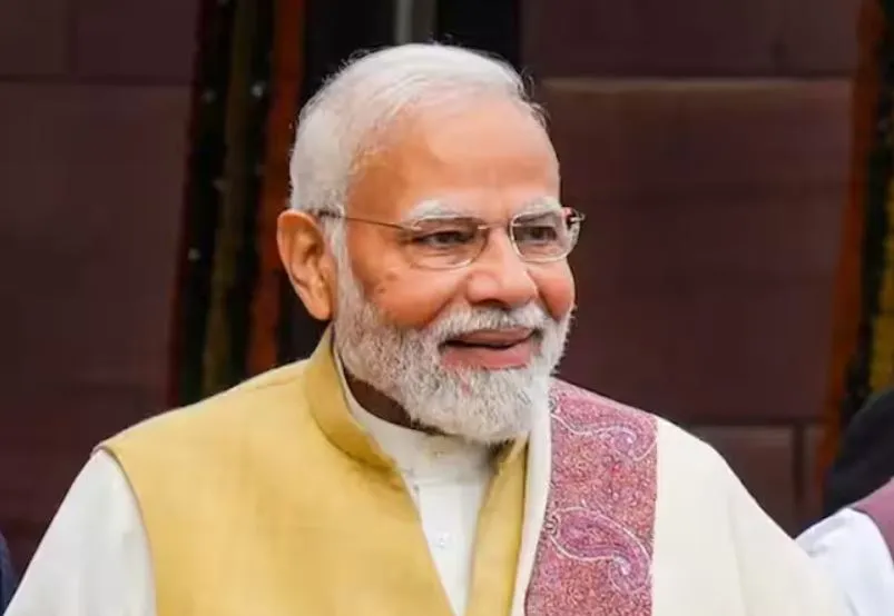 मोदी से मिले धामी, चार धाम का जल और रुद्राक्ष की भेंट 