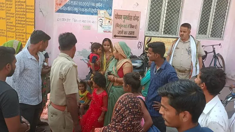 बहराइच : ई-रिक्शा और कार में भिड़ंत, महिला की मौत दो बच्चे घायल