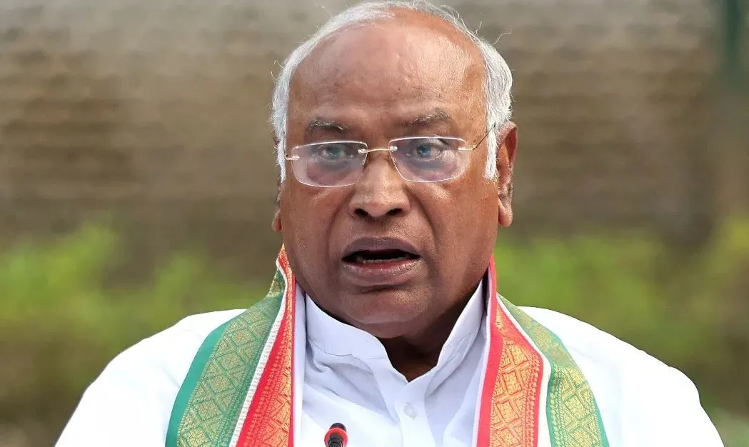 संसद के नए भवन का उद्घाटन राष्ट्रपति द्रौपदी मुर्मू को करना चाहिए: खड़गे 