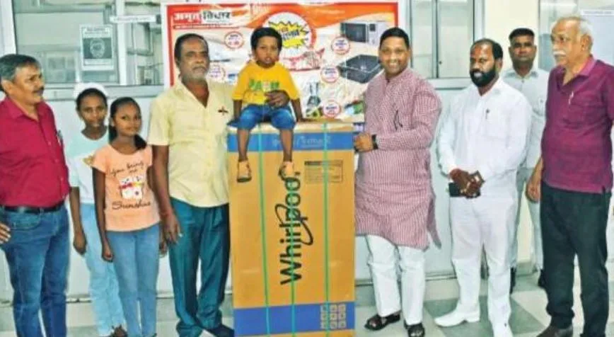 बरेली: रेफ्रिजरेटर मिलने पर प्रीतम बाेले- अमृत विचार ने दो साल पुरानी मुराद पूरी कर दी