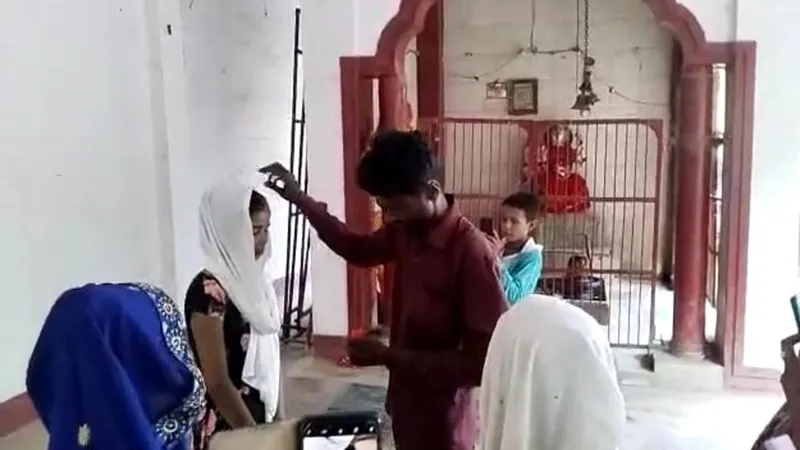 प्रयागराज में पत्नी के सामने पति ने भरी साली की मांग, नजारा देख दंग रह गए लोग, जानें पूरा मामला