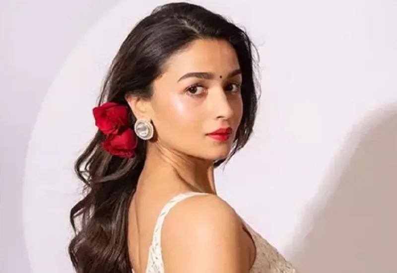 आलिया भट्ट ने समंदर किनारे गाना 'तुम क्या मिले' पर किया इंजॉय, देखें वीडियो 