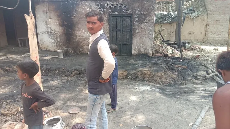 बहराइच: बारात के लिए खाना बनाते समय लगी आग, सदमे में दूल्हे के मामा की मौत, मातम में बदली खुशियां