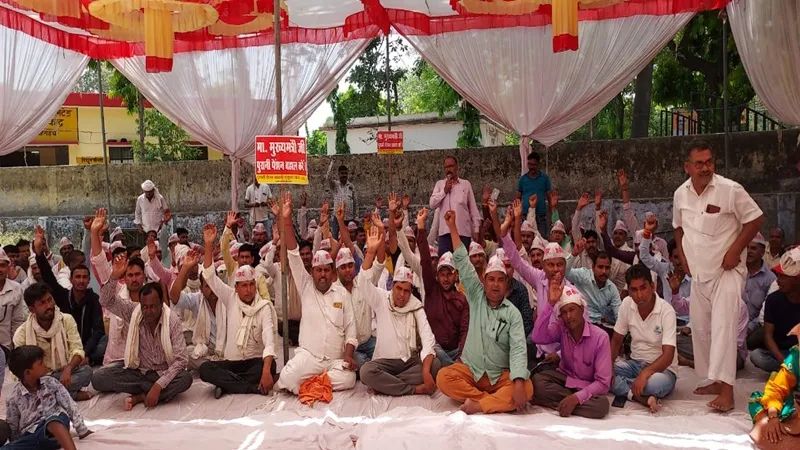बहराइच: सफाईकर्मियों ने मांगों को लेकर किया प्रदर्शन, कहा- पंचायत सेवक का दिया जाय नाम, सौंपा सात सूत्रीय मांगपत्र