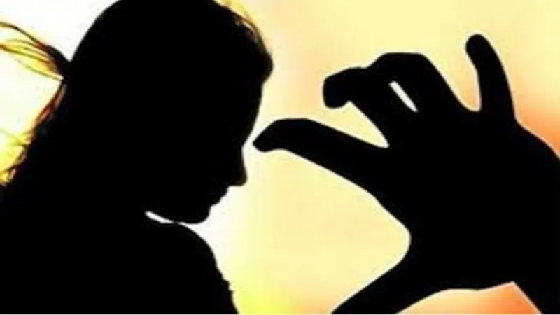 अमेठी: एसपी आवास के सामने युवती की लुटती रही अस्मिता, अंजान बना रहा PWD Office, पीड़िता की शिकायत पर मचा हड़कंप   