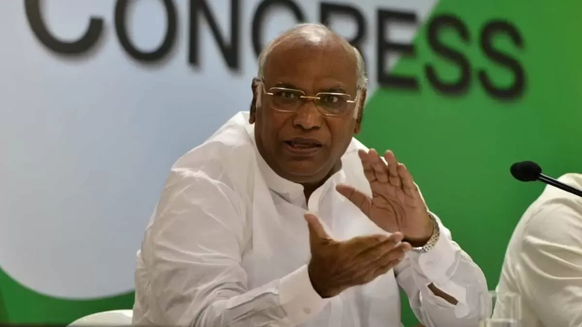 महंगाई को लेकर आरबीआई की रिपोर्ट पर जवाब दे सरकार : कांग्रेस अध्यक्ष