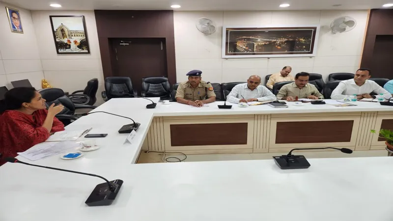 लखनऊ: बिना एचएसआरपी जब्त होगा लाइसेंस, मंडलायुक्त ने परिवहन व यातायात पुलिस को दिए निर्देश