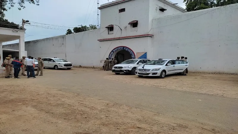 Sultanpur News: सुल्तानपुर जिला कारागार में दो बंदियों की संदिग्ध परिस्थितियों में मौत से मचा हड़कंप