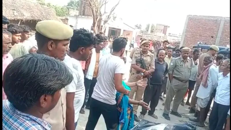 बाराबंकी : गला रेतकर महिला की हत्या, जांच में जुटी पुलिस        