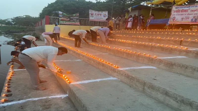 बहराइच : 1111 दीपकों से जगमगाया मां सरयू आरती स्थल, नदी वंदन द्वार का हुआ उद्घाटन