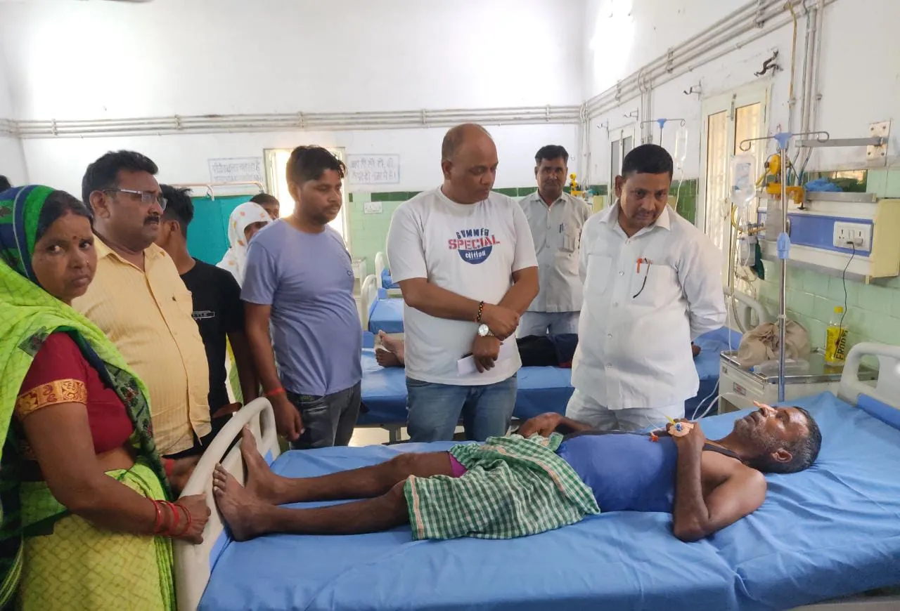 बरेली: सांसद ने जिला अस्पताल का किया निरीक्षण, गंदगी देख बिफरे