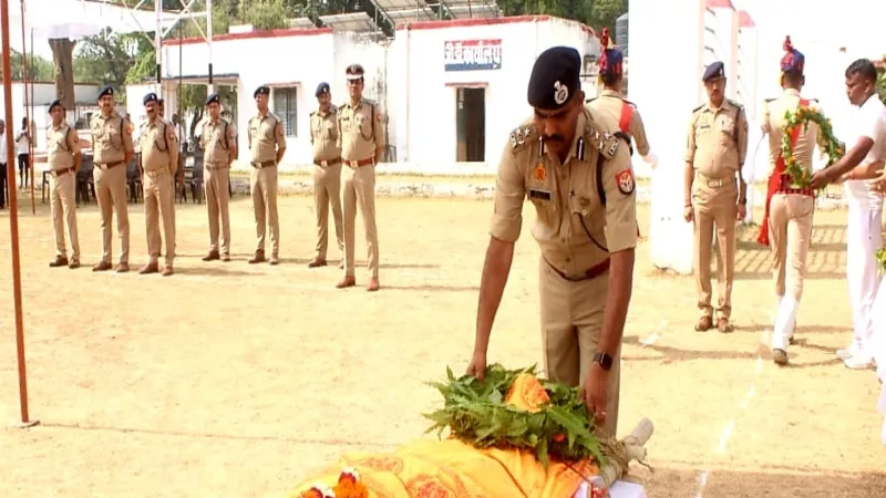 अयोध्या : दिवंगत टीएसआई को दी गई अंतिम विदाई, पुलिस के उच्चाधिकारी रहे मौजूद 