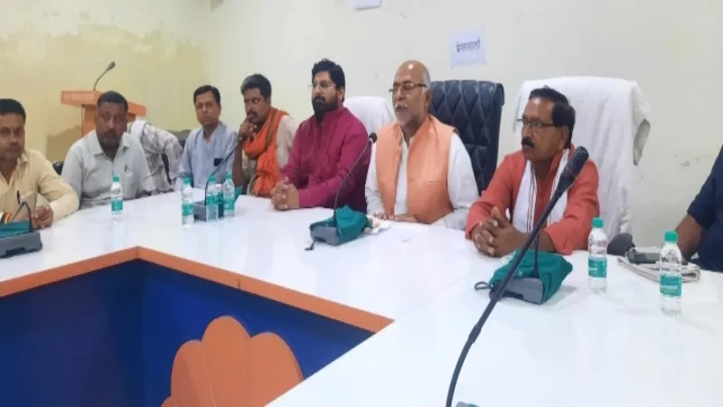 रायबरेली : प्रेस कांफ्रेंस में धर्मांतरण के सवाल पर दर्जा प्राप्त मंत्री ने साधी चुप्पी