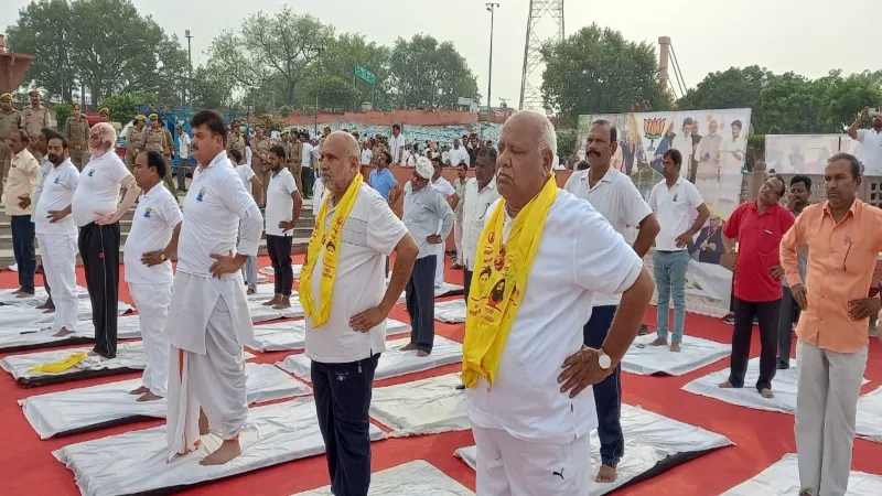 International Yoga Day 2023 : योगमय हुई रामनगरी, गांवों तक रही धूम 