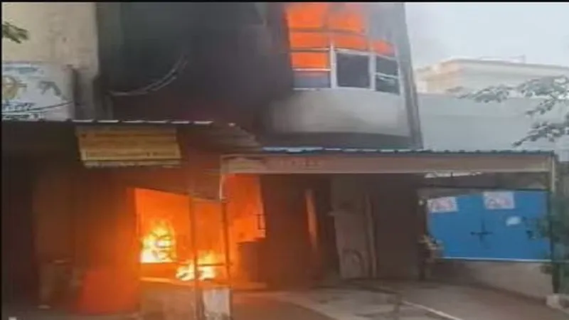 गाजियाबाद : बहुमंजिला इमारत में लगी आग, दो महिलाओं की मौत