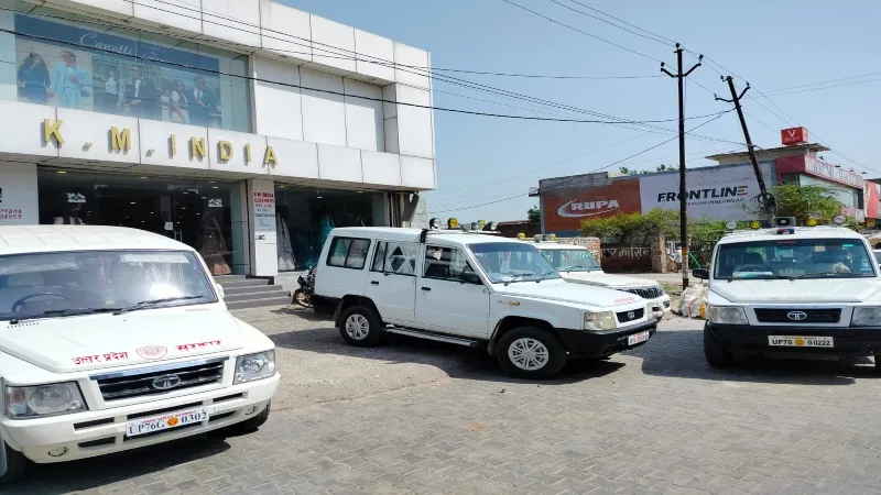 फर्रुखाबाद : केएम इंडिया के शोरूम और गोदाम पर जीएसटी की Raid