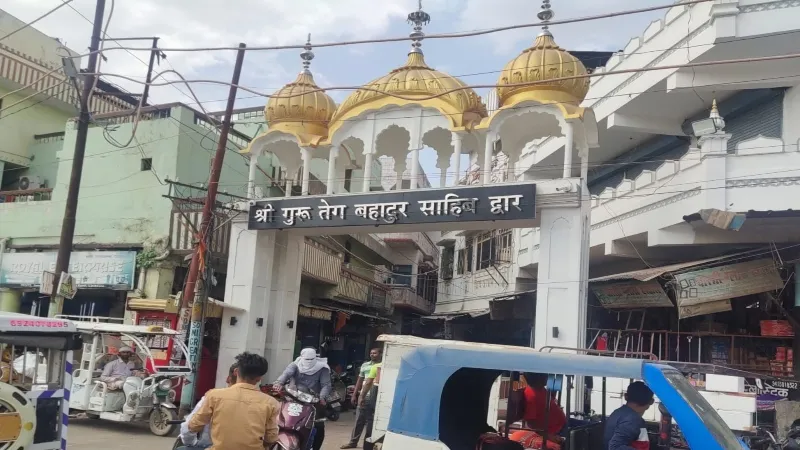 लखनऊ के इस ऐतिहासिक गुरुद्वारे में आज भी मौजूद हैं दसवें गुरु के हस्तलिखित हुकुमनामा और निशान