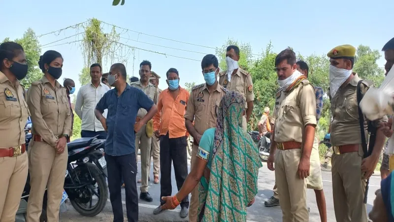 बाराबंकी : झाड़ियों में मिला महिला का क्षत-विक्षत शव, हत्या और दुष्कर्म की आशंका