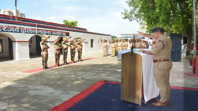 अयोध्या : पुलिस लाइन में दिलाई गई नशे से दूर रहने की शपथ 