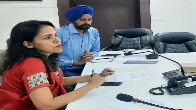 ठेकेदार पर कराएं एफआईआर : कमिश्नर डॉ. रोशन जैकब